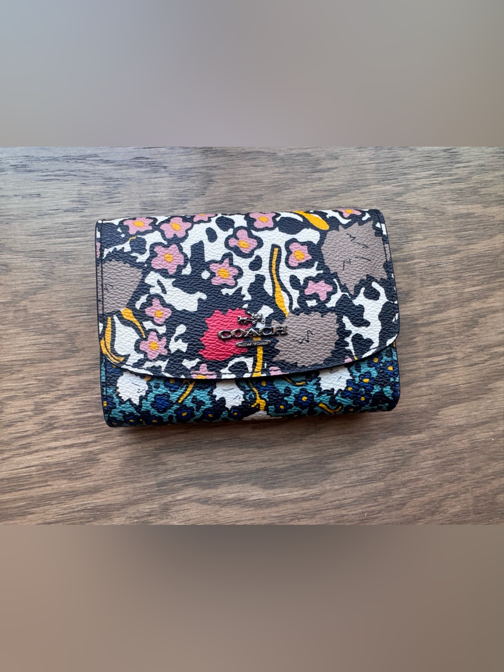 Coach Medium Double Flap Wallet In Mixed Yankee Floral Print Canvas - Picture 2 of 5